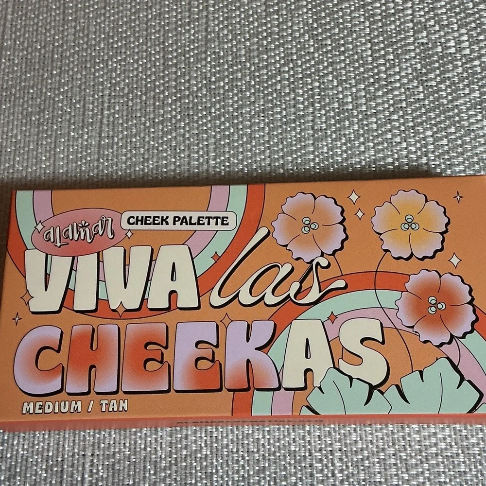 Alamar Cosmetics Viva Las Chicas Cheek Palette Med tan Bronzer Blush Highlighter